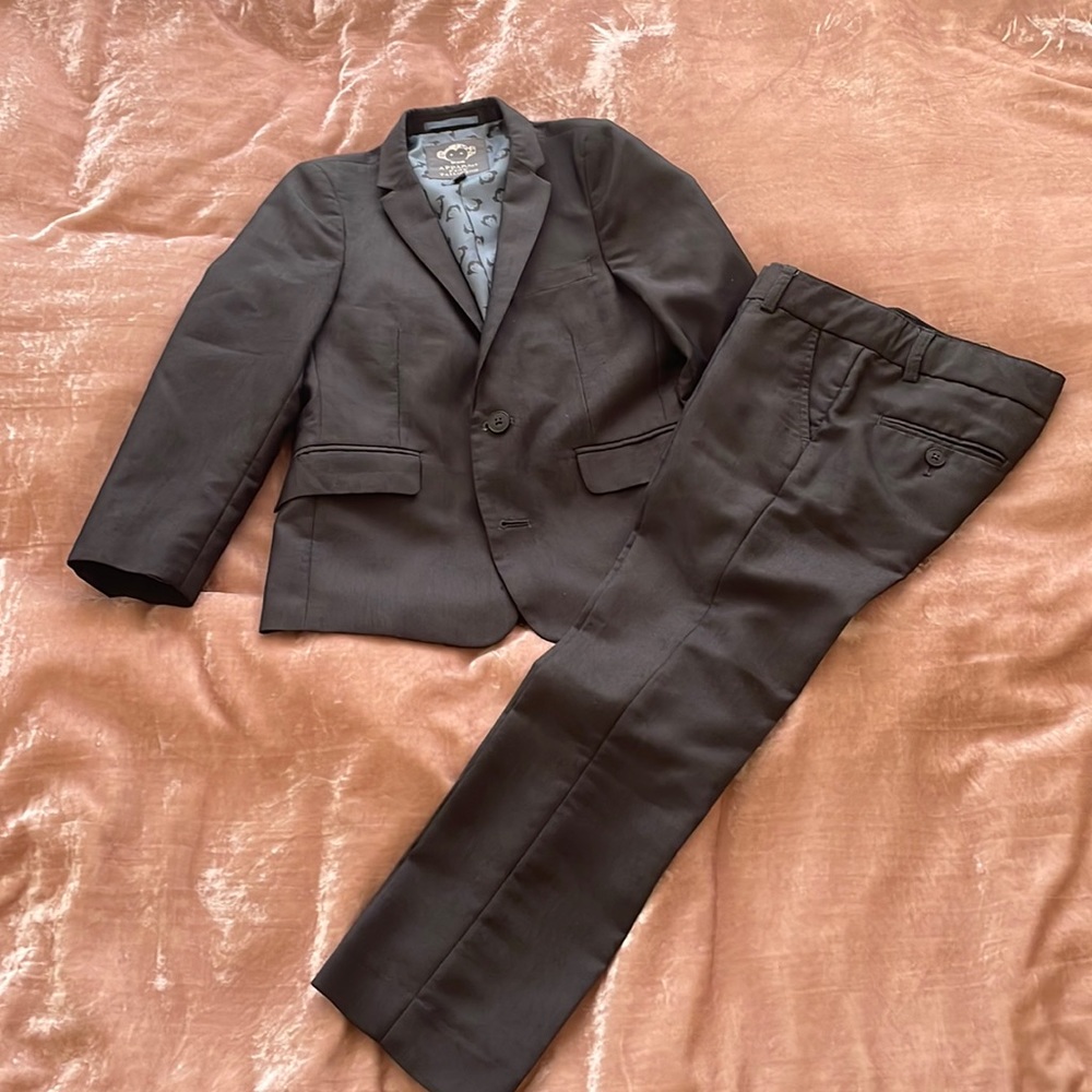 Appaman fine tailoring suit - size 8y . Worn once.